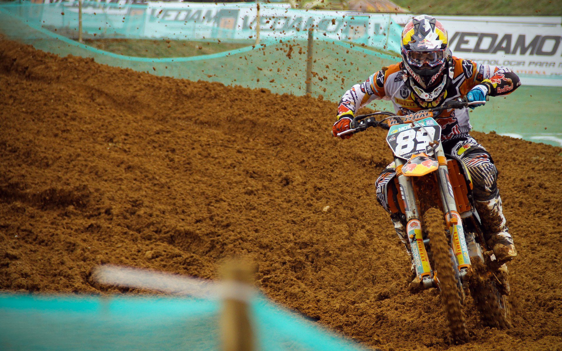 AYX体育-UFC格斗比赛火爆举行，明星选手亮相，ufc格斗名将