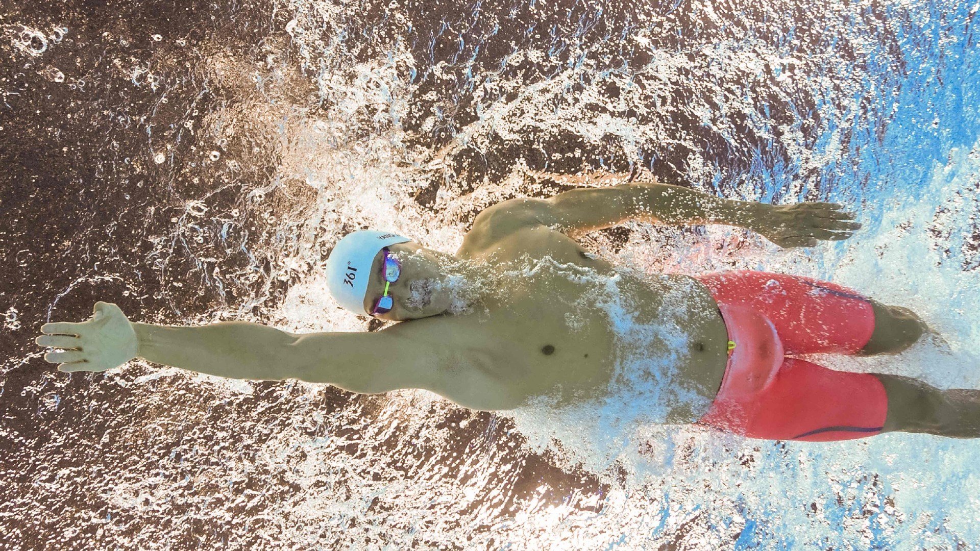 爱游戏-勇士外线再度爆发，库里手感火热，勇士为库里创的是什么战术